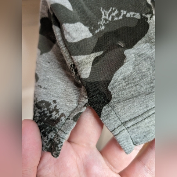 NWT LuLaRoe 2XL Mark Longsleeve Top Dark Green/Gray Camo 3 Buttons on Front - Picture 11 of 13